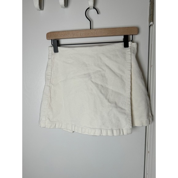 Forever 21‎ cream corduroy skort - Picture 5 of 6